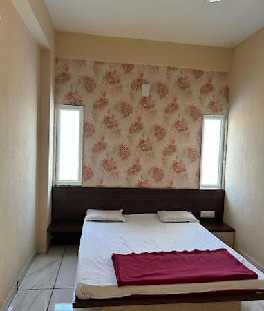 Swapnapurti Lodge, Akkalkot Akalkot Zewnętrze zdjęcie